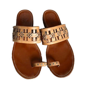 Vince Camuto Lexiea Toe Loop Flat studded Sandal Size 8